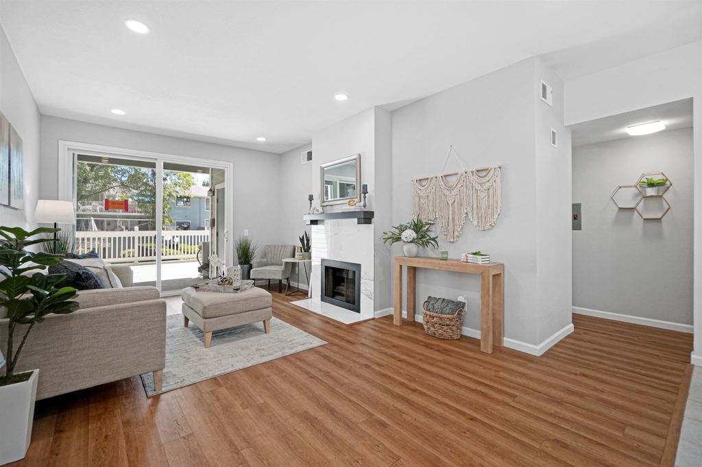 3530 Oakwood Terrace #102