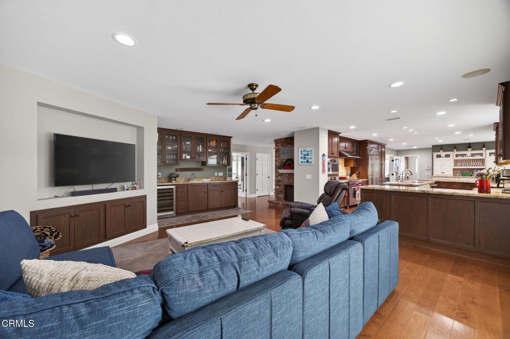 Camarillo, California, 93010, United States, 4 Bedrooms Bedrooms, ,3 BathroomsBathrooms,Residential,Active,2052018