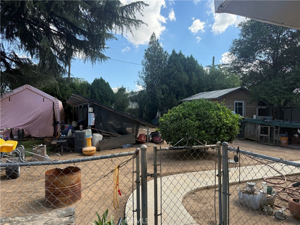 1086 N California