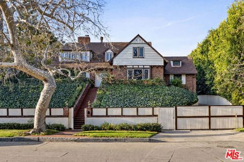 Photo of 905 Napoli Drive, Pacific Palisades, CA 90272 (MLS # 26647121)
