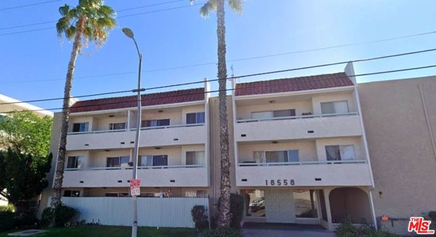 Beautiful 1 bedroom & 1 bath in an excellent location.