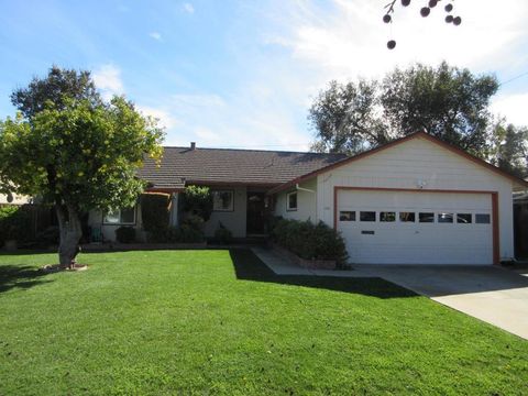 Photo of 172 Maricopa Drive, Los Gatos, CA 95032 (MLS # ML82036594)