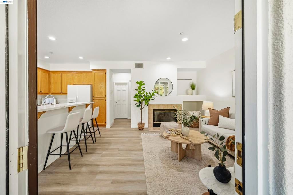 139 Windward Cmn 6