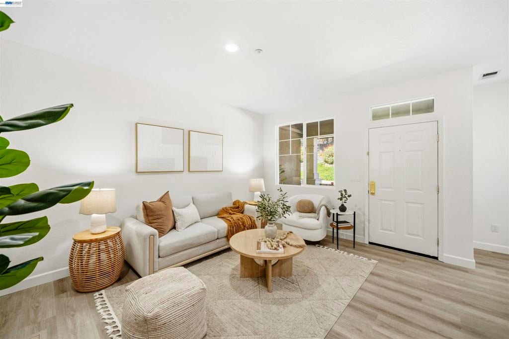 139 Windward Cmn 6