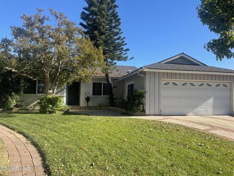 Photo of 14662 Clymer Street, Mission Hills (San Fernando), CA 91345 (MLS # 223004272)