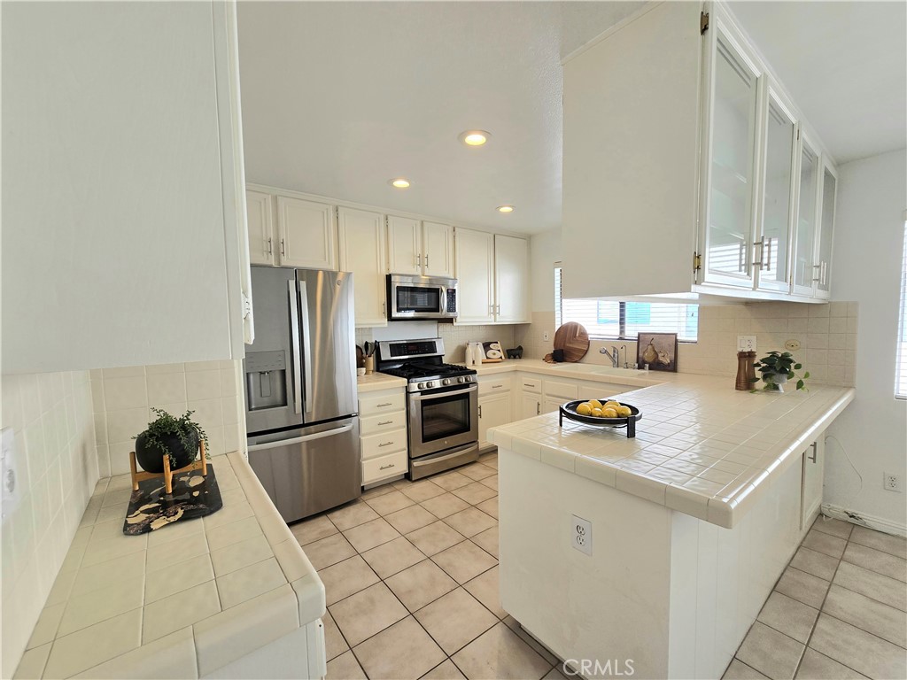 6121 Shoup Avenue 10