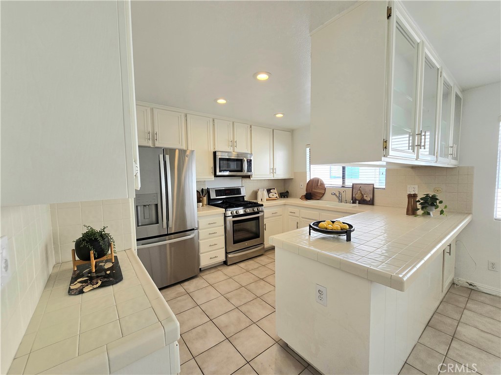 6121 Shoup Avenue 10