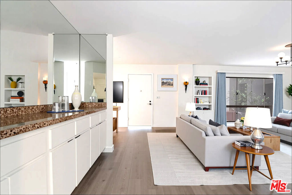 837 N West Knoll Drive 106