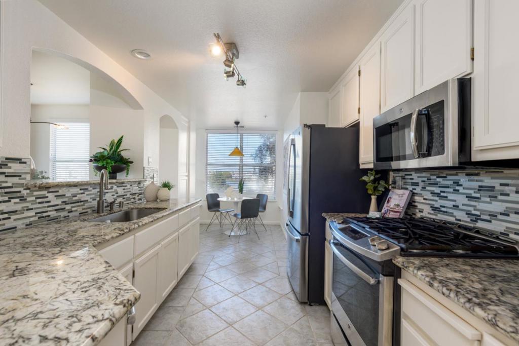 500 Baltic Circle 524