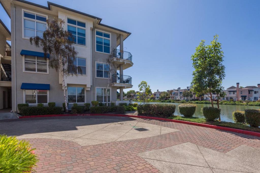 500 Baltic Circle 524