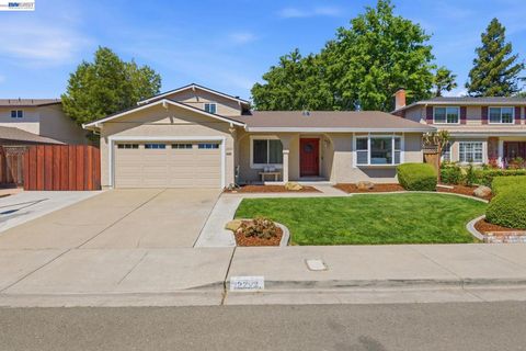 Photo of 2223 Camino Brazos, Pleasanton, CA 94566 (MLS # 41130691)