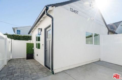Photo of 12457 Hortense Street, Studio City, CA 91604 (MLS # 26664613)