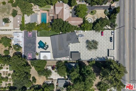 Photo of 17211 Parthenia Street, Northridge, CA 91325 (MLS # 26830133)