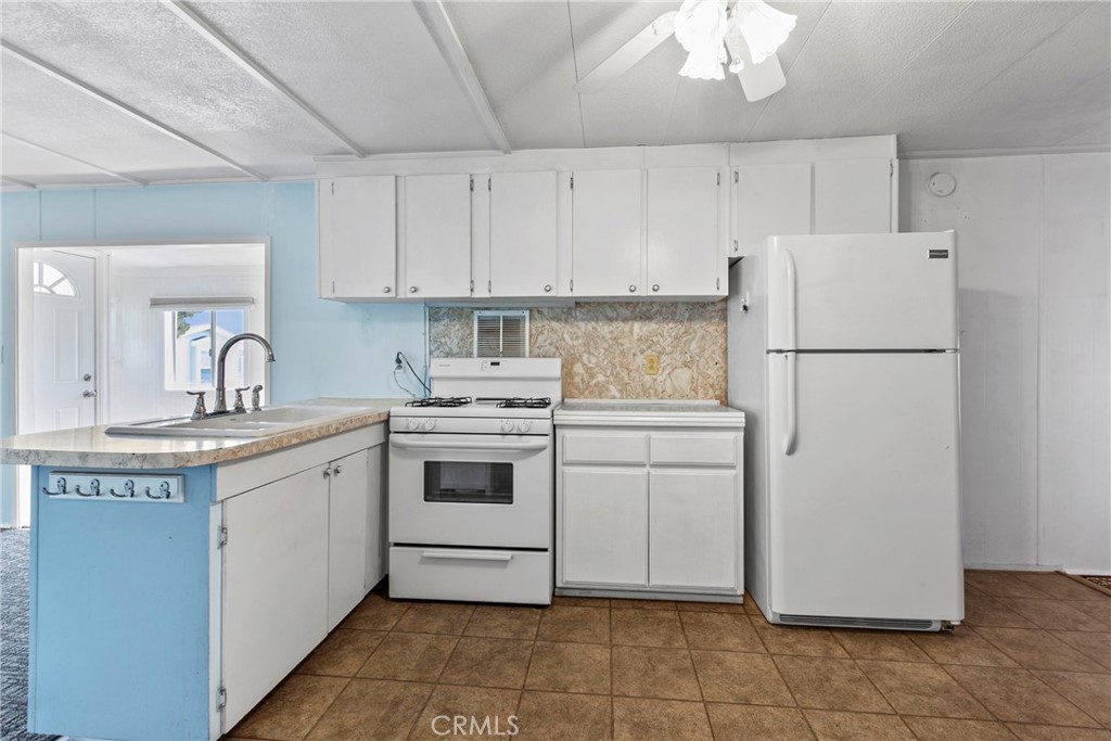 1370 W Grand Ave 128