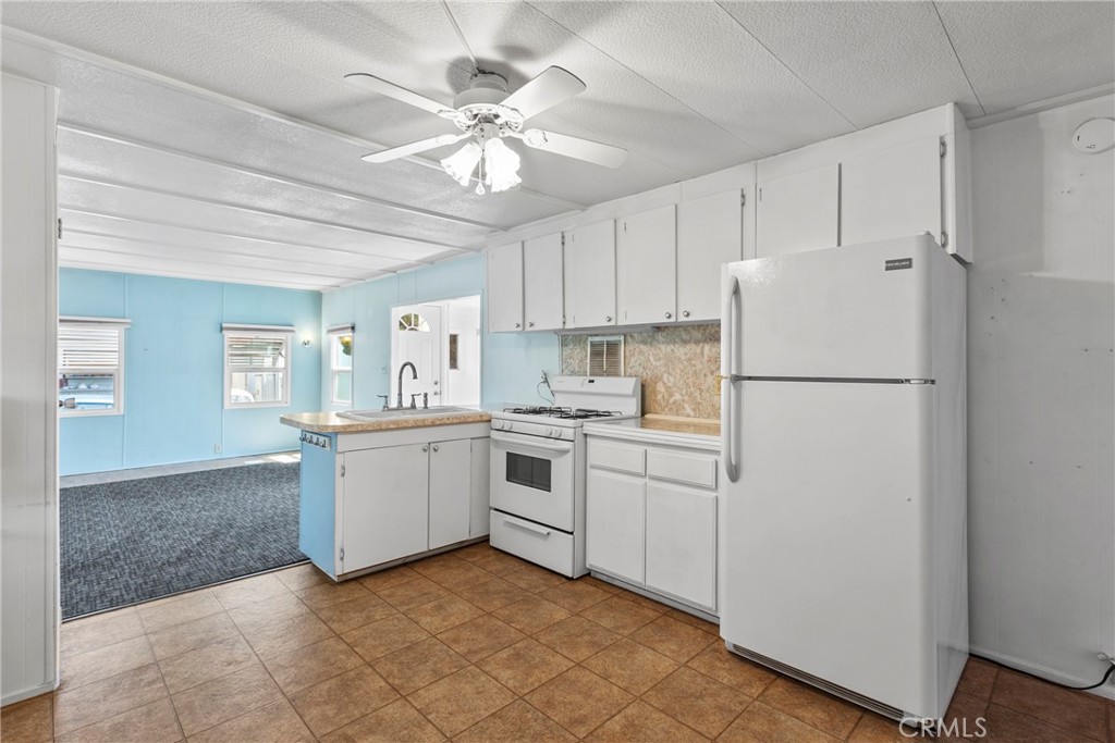 1370 W Grand Ave 128