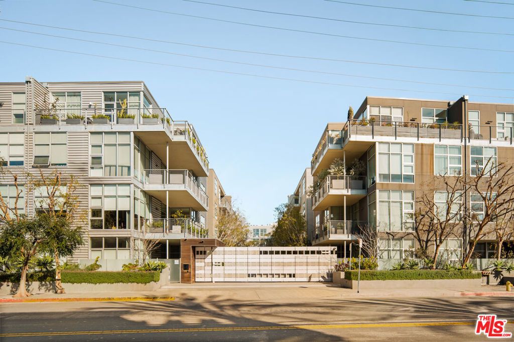 Photo of 4080 Glencoe Avenue #226, Marina Del Rey, CA 90292 (MLS # 26639663)