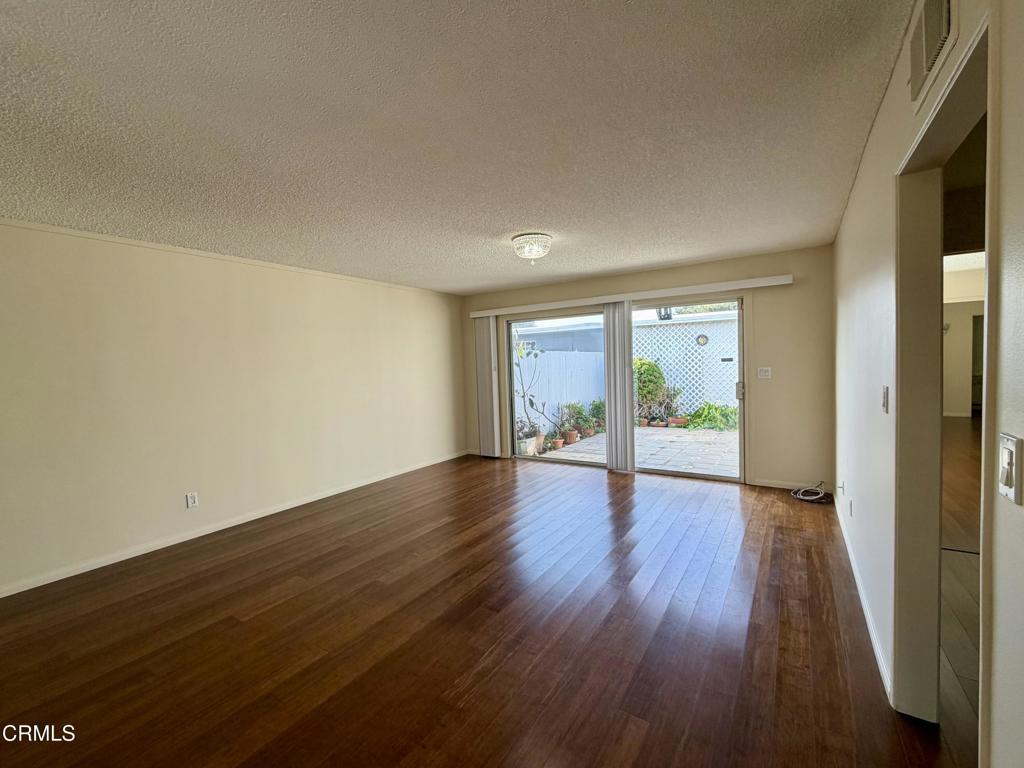 137 E Garden Green