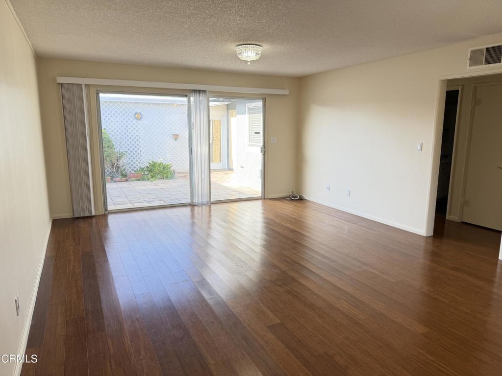137 E Garden Green
