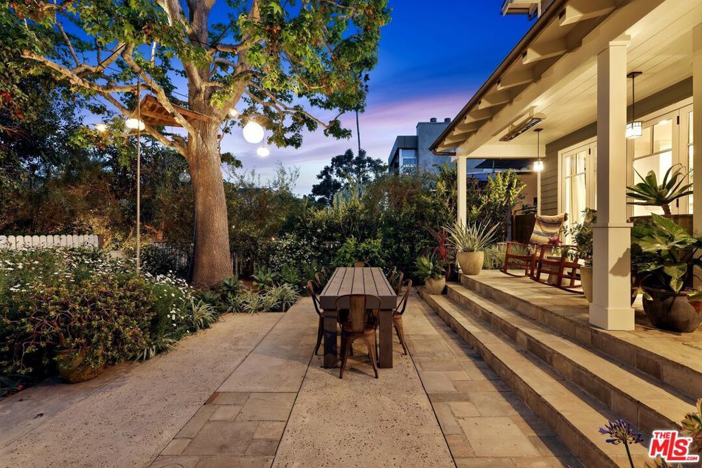 Photo of 821 Amoroso Place, Venice, CA 90291 (MLS # 26827211)