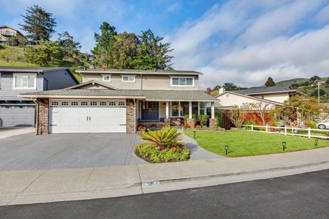 Photo of 12 Yellowstone Way, Pacifica, CA 94044 (MLS # ML82047050)