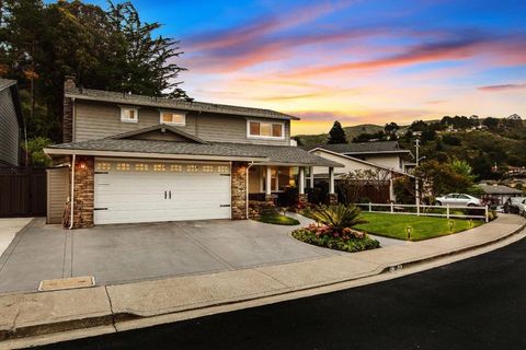 Photo of 12 Yellowstone Way, Pacifica, CA 94044 (MLS # ML82047050)