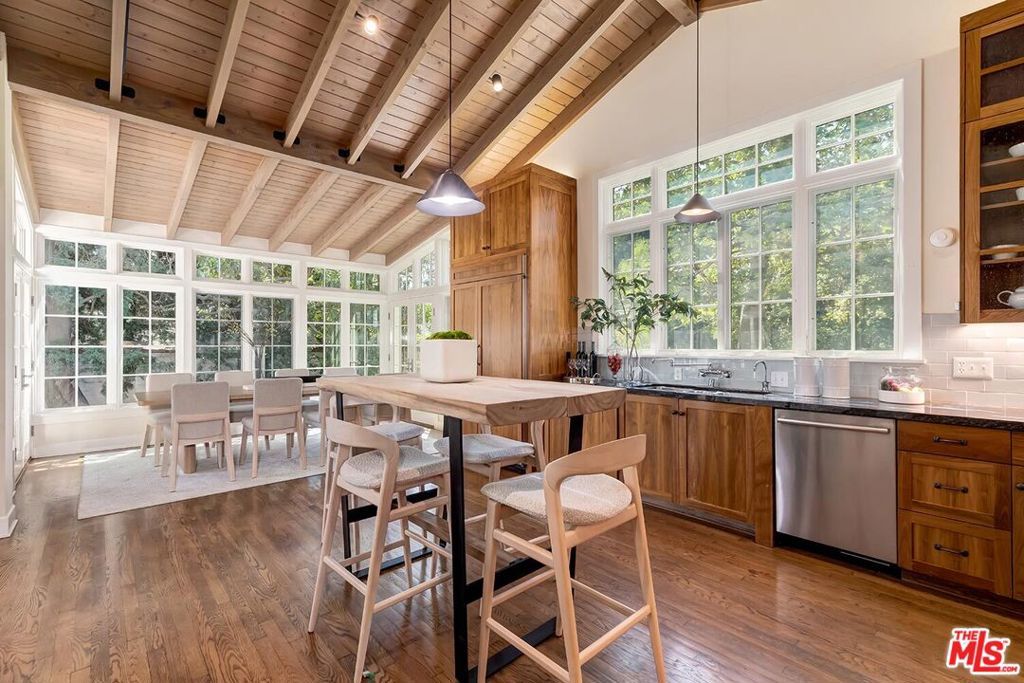 Photo of 459 S Bentley Avenue, Los Angeles, CA 90049 (MLS # 25566771)