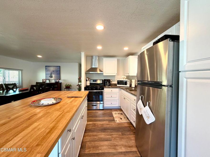 Elegant and updated this spacious home located in a beautiful Family Park it's the perfect option for downsizing or buying for the first time. Fully remodeled recently with nice laminated flooring, double pane windows, recessed lighting, newer appliances and new drywall throughout, this unit is priced to sell. Modern kitchen cabinets with granite counters, stainless steel kitchen appliances and washer/dryer are included! Enjoy your morning coffee in the porch with gorgeous mountain views and a nice size yard with extra privacy. This Family park welcomes families and kids and offers green belts with a nice pool and jacuzzi plus a community room for family fun. Conveniently located in the East end of Simi, easy access to the San Fernando Valley, and near shopping, restaurants, parks and hiking trails. Make it yours now! Ready for a quick closing, just on time for the Holidays in your home sweet home!