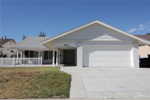Photo of 27521 Glasser Ave, Canyon Country, CA 91351 (MLS # SR26043671)