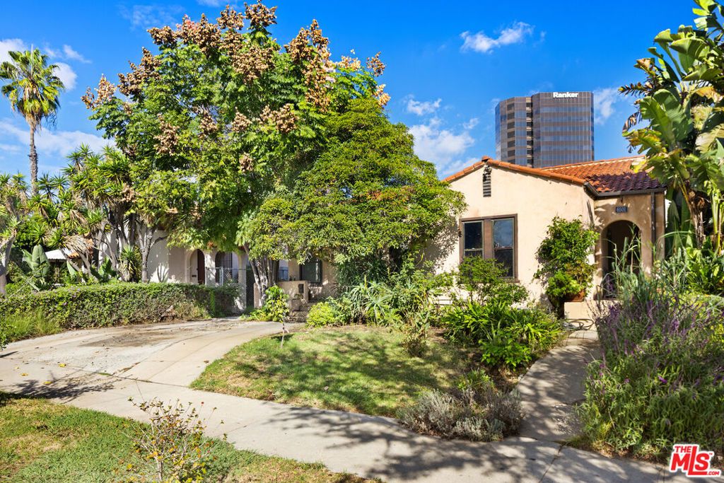 Photo of 6501 Commodore Sloat Drive, Los Angeles, CA 90048 (MLS # 25619979)