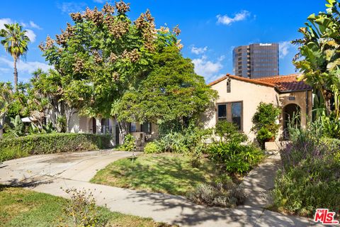 Photo of 6501 Commodore Sloat Drive, Los Angeles, CA 90048 (MLS # 25619979)