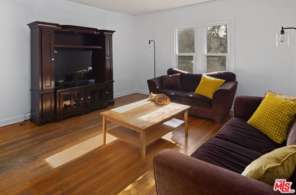 Photo of 6501 Commodore Sloat Drive, Los Angeles, CA 90048 (MLS # 25619979)