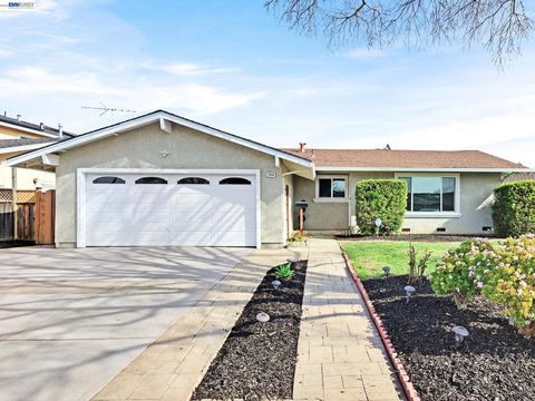 Photo of 2449 Almaden Blvd Blvd, Union City, CA 94587 (MLS # 41123677)