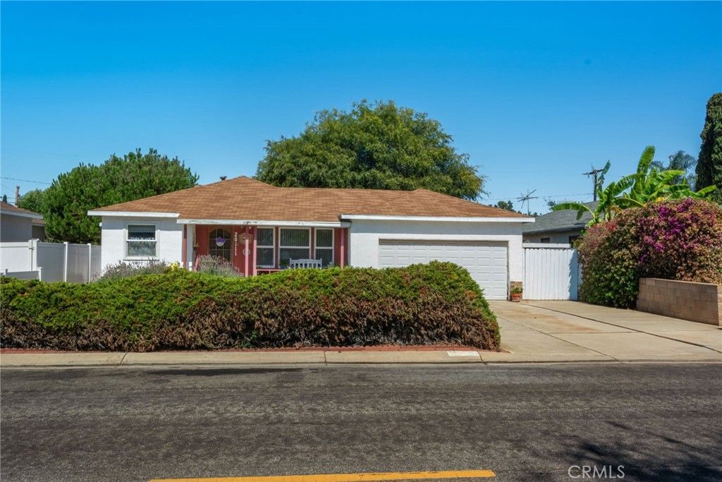Photo of 20111 Spruce Avenue Ave, Newport Beach, CA 92660 (MLS # NP25218632)