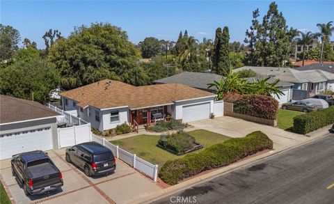 Photo of 20111 Spruce Avenue Ave, Newport Beach, CA 92660 (MLS # NP25218632)
