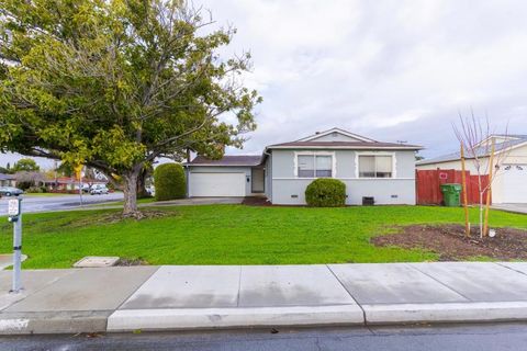 Photo of 2697 Cabrillo Avenue, Santa Clara, CA 95051 (MLS # ML82029966)