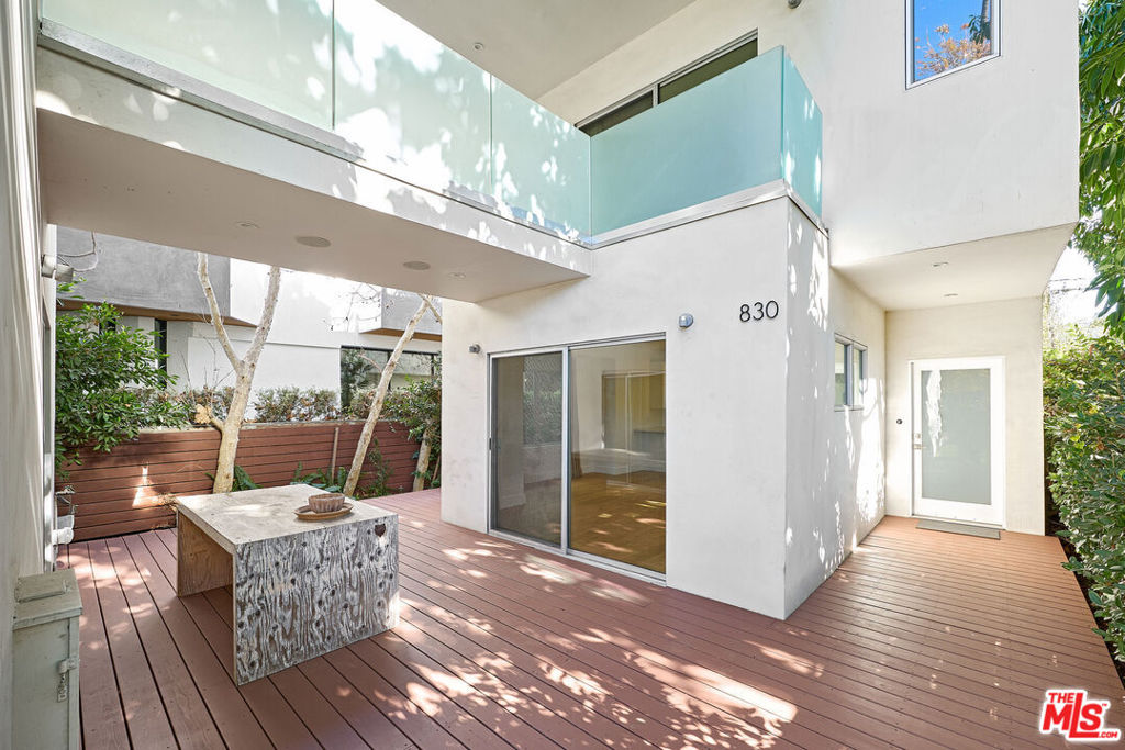 Experience the best of Venice in this stunning, modern two-story home located just moments from Abbot Kinney and the beach. Boasting sleek architectural design and sun-drenched interiors, this 2-bedroom, 3-bath residence offers upscale coastal living in one of LA's most vibrant neighborhoods. Enjoy an open-concept living and dining area, along with a gourmet kitchen featuring premium stainless-steel appliances.