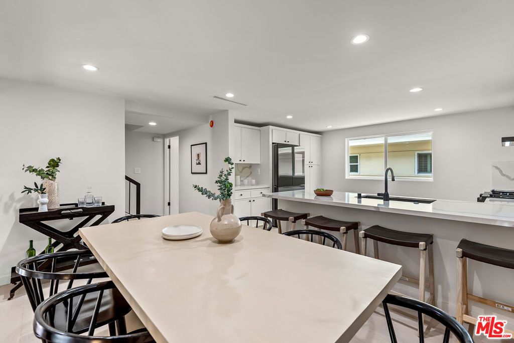listing image 130724958425841926906