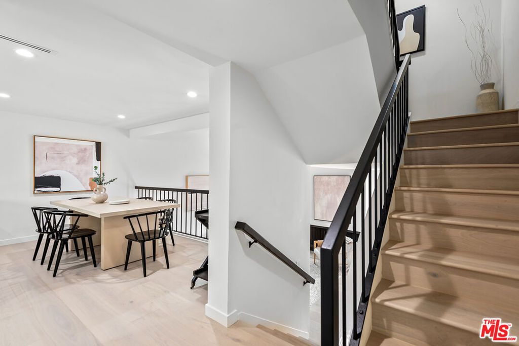 listing image 130729264921760925035