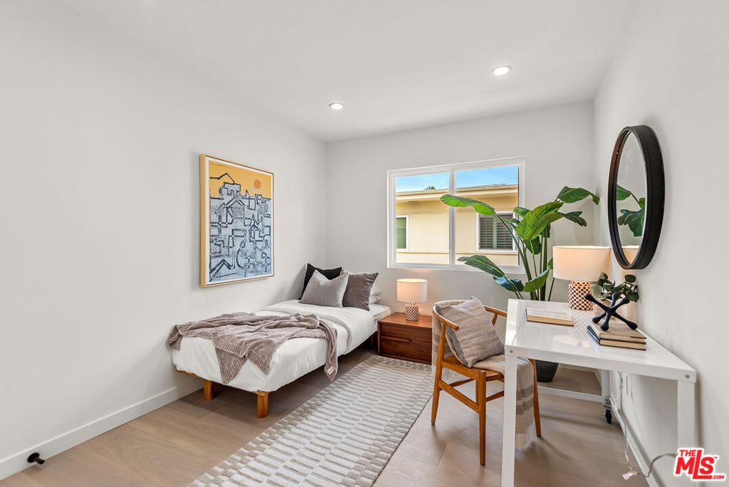 listing image 130726398042338726327