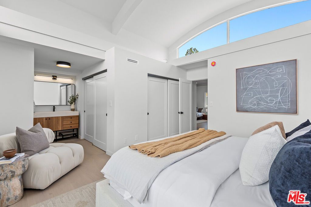 listing image 130729875603901332275