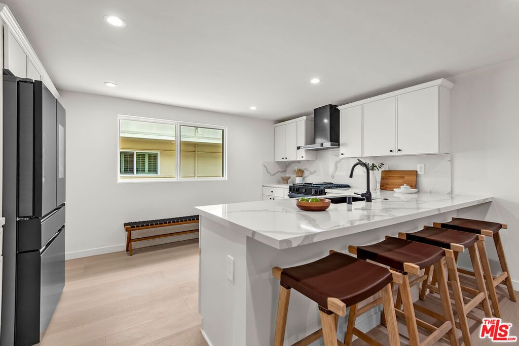 listing image 130727918185517457036