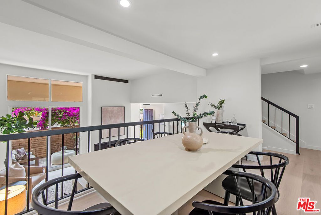listing image 130725430371329742093