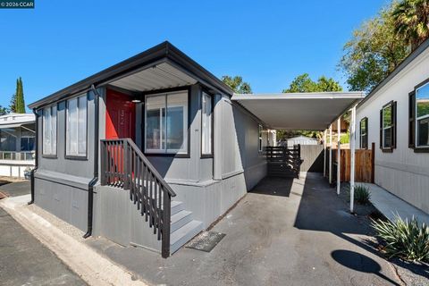 Photo of 32 Galloway Dr. Dr, Concord, CA 94518 (MLS # 41128855)