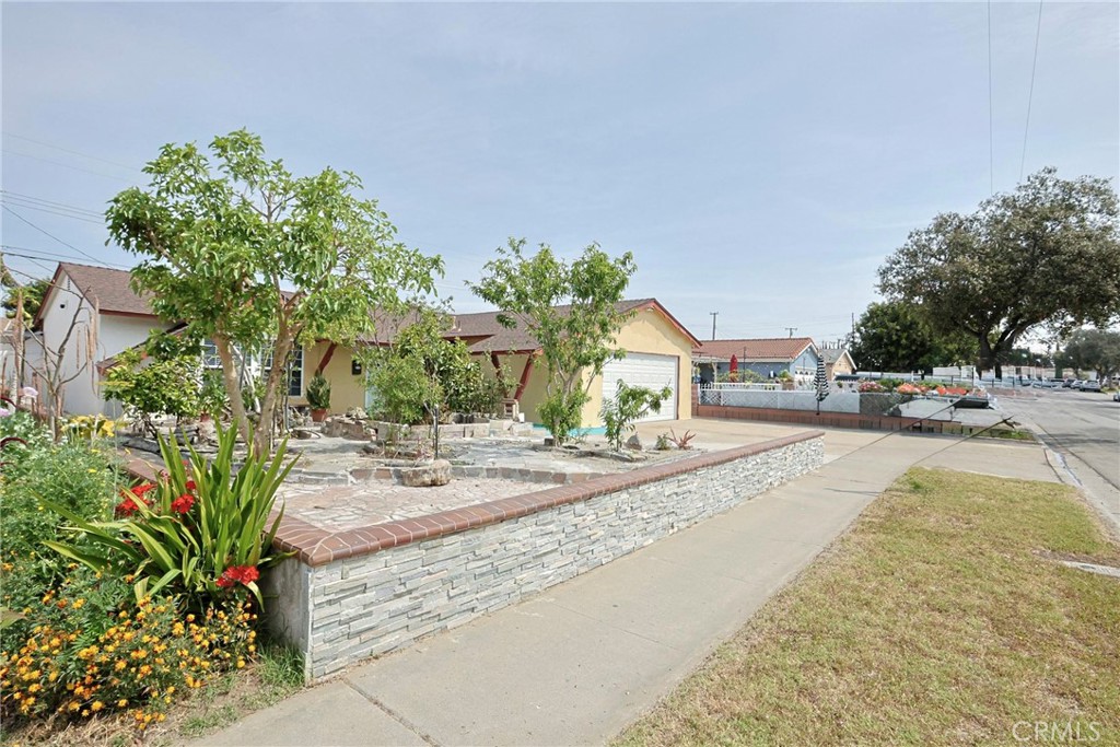 Properties 4 5317 W Henderson Place