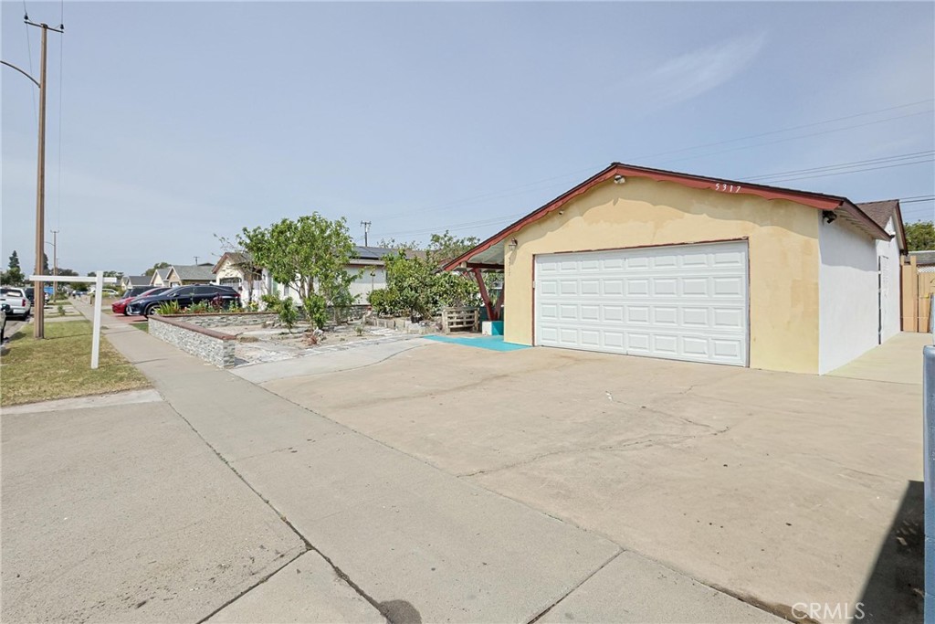 Properties 3 5317 W Henderson Place