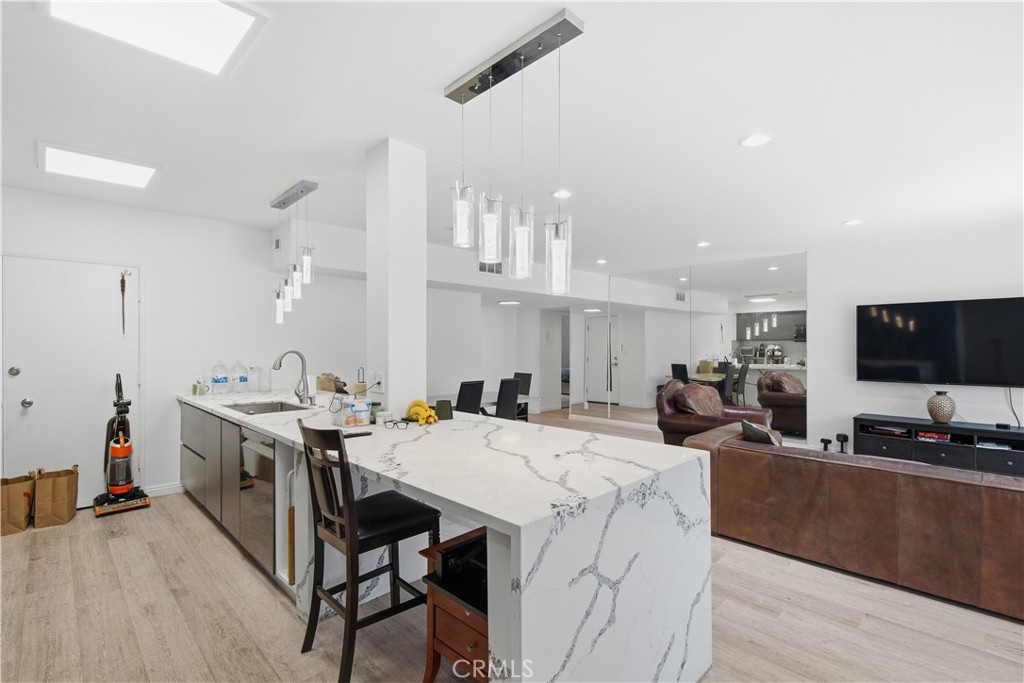 7309 Franklin Ave 105