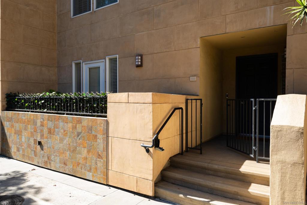 310 W G St 110