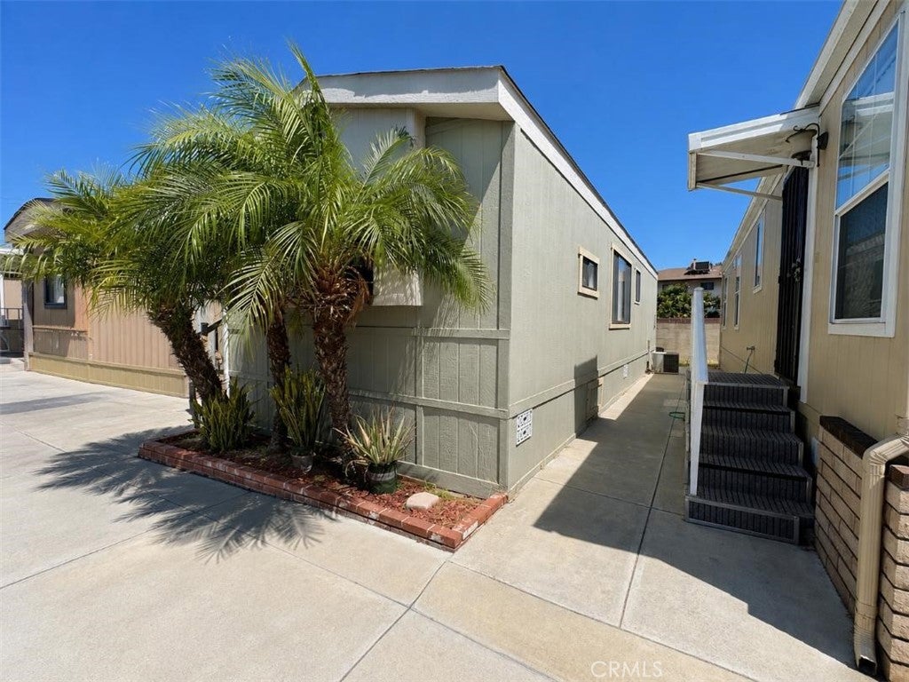 17820 Lakewood Boulevard 24
