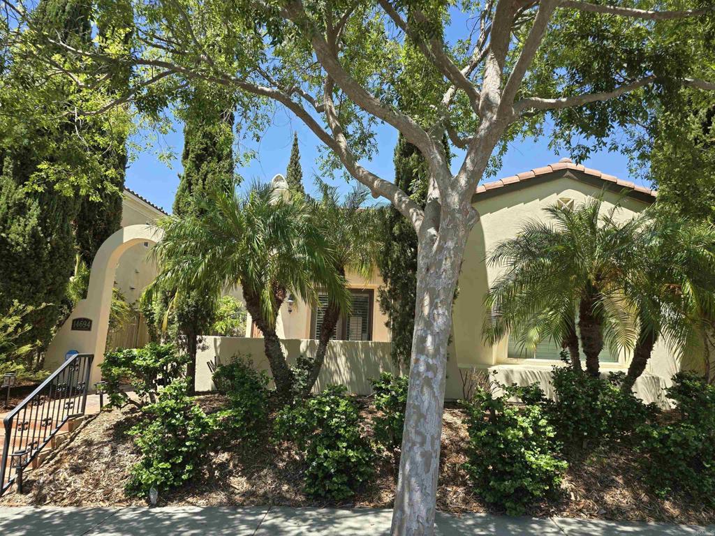 Welcome to Verrazzano! A charming community that offers acclaimed school boudnary, easy access to shopping, daily commutes and more. Timeless floorplan offers three bedroom plus office and bonus room, as well as formal living and dining room. The kitchen with island and expansive nook often used as an extra sitting area. Two car garage with addition storage area. Walking distance to Willow Grove Elementary School, neighborhood parks and local dining. Ready for immediate occupancy.