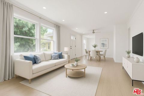 Photo of 11345 CASHMERE Street, Los Angeles, CA 90049 (MLS # 26834673)